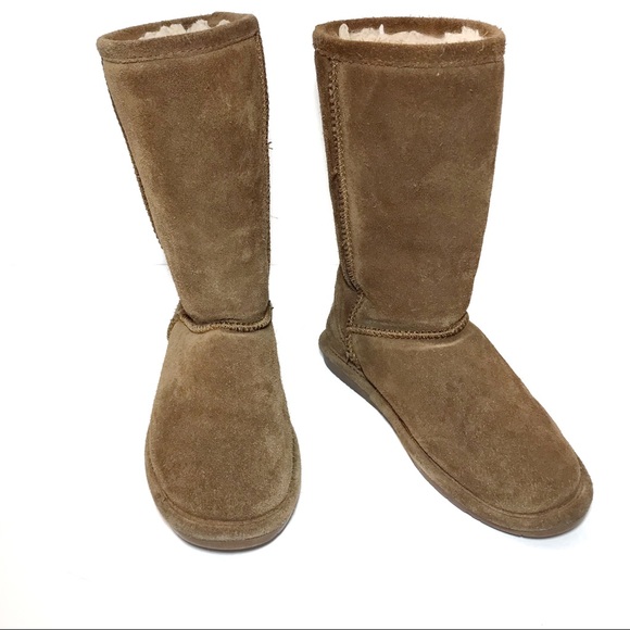 white and gold tennis shoes